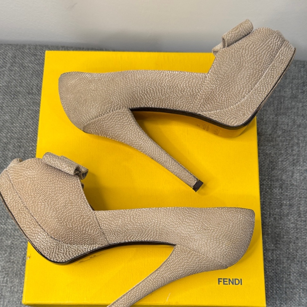 Fendi Beige Bow Peep-Toe Heels - Picture 3 of 6